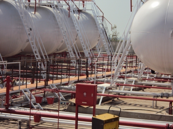 LPG vessel array and pipework